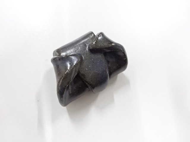 JAPANESE KIMONO / ANTIQUE POTTERY OBIDOME (SASH CLIP)